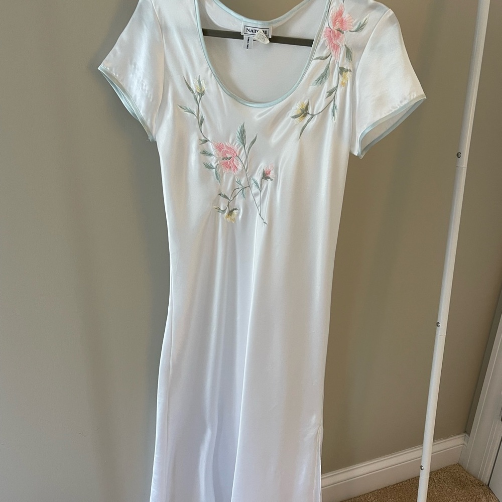 Vintage Natori Saks Fifth Avenue White and Pink Chemise w/ Floral Embroidery S